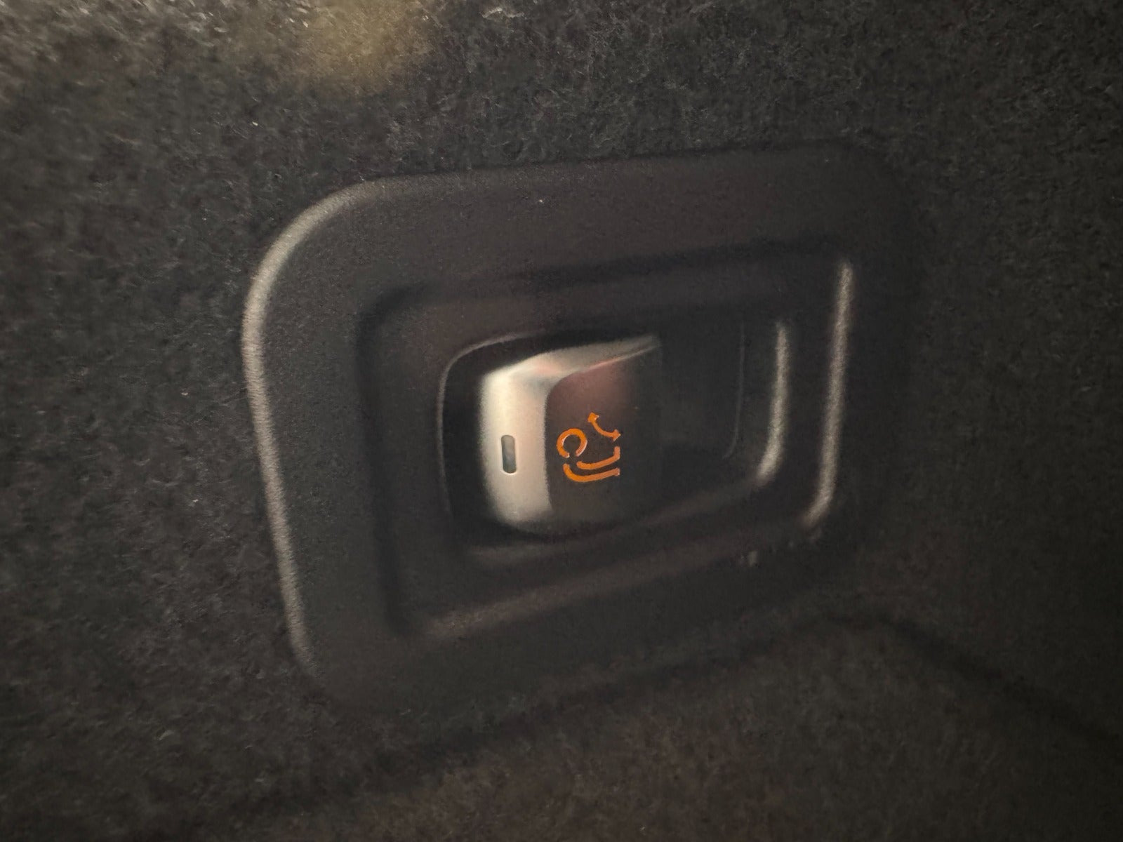 Grå Mercedes C300 de fra 2020