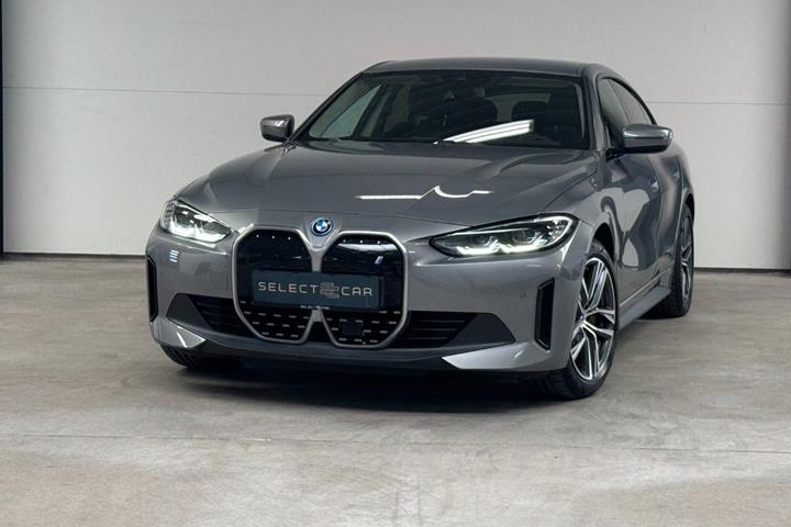 Grå BMW i4 fra 2023