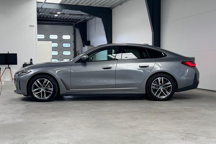 Grå BMW i4 fra 2023