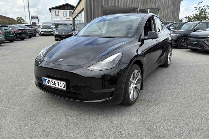 Sort Tesla Model Y fra 2022 set udefra