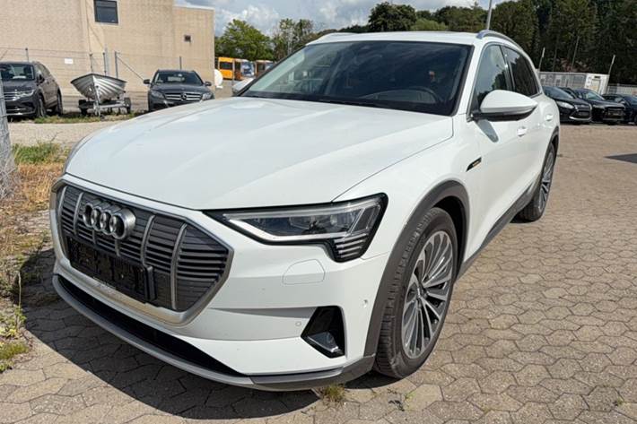 Hvid Audi e-tron fra 2019