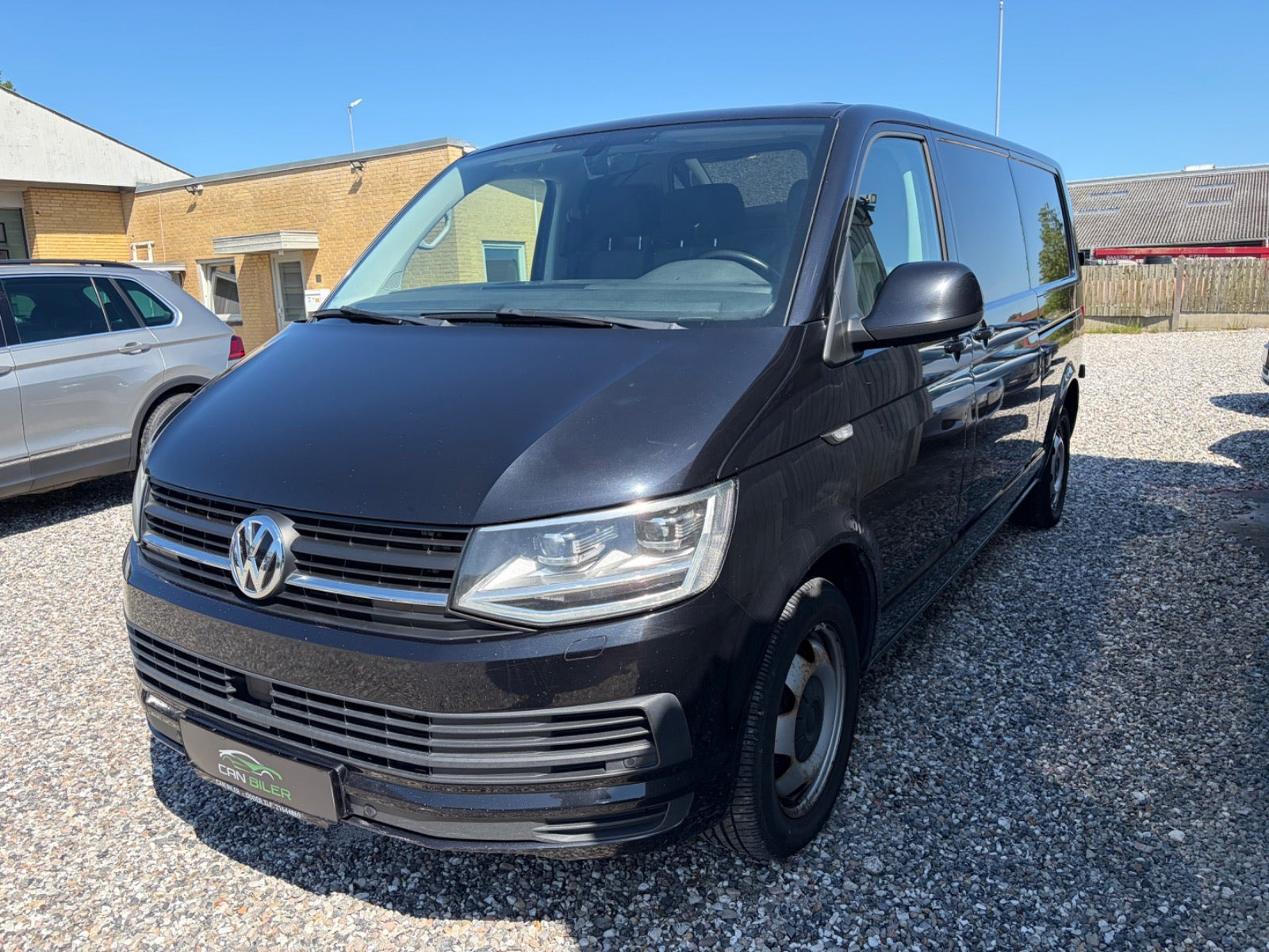 Sort VW Transporter fra 2017