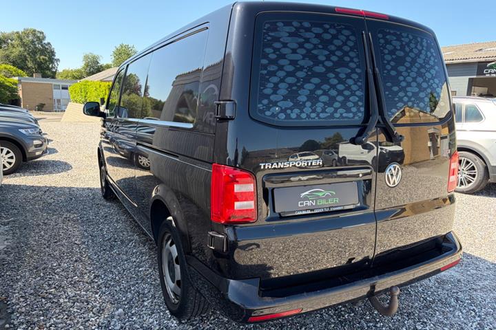 Sort VW Transporter fra 2017