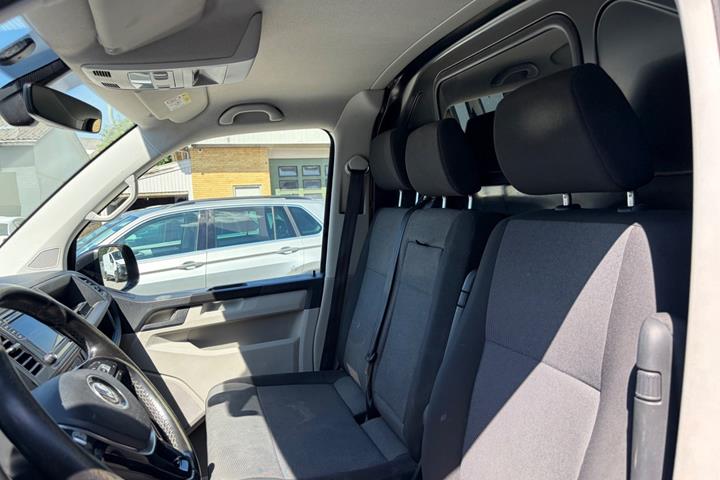 Sort VW Transporter fra 2017