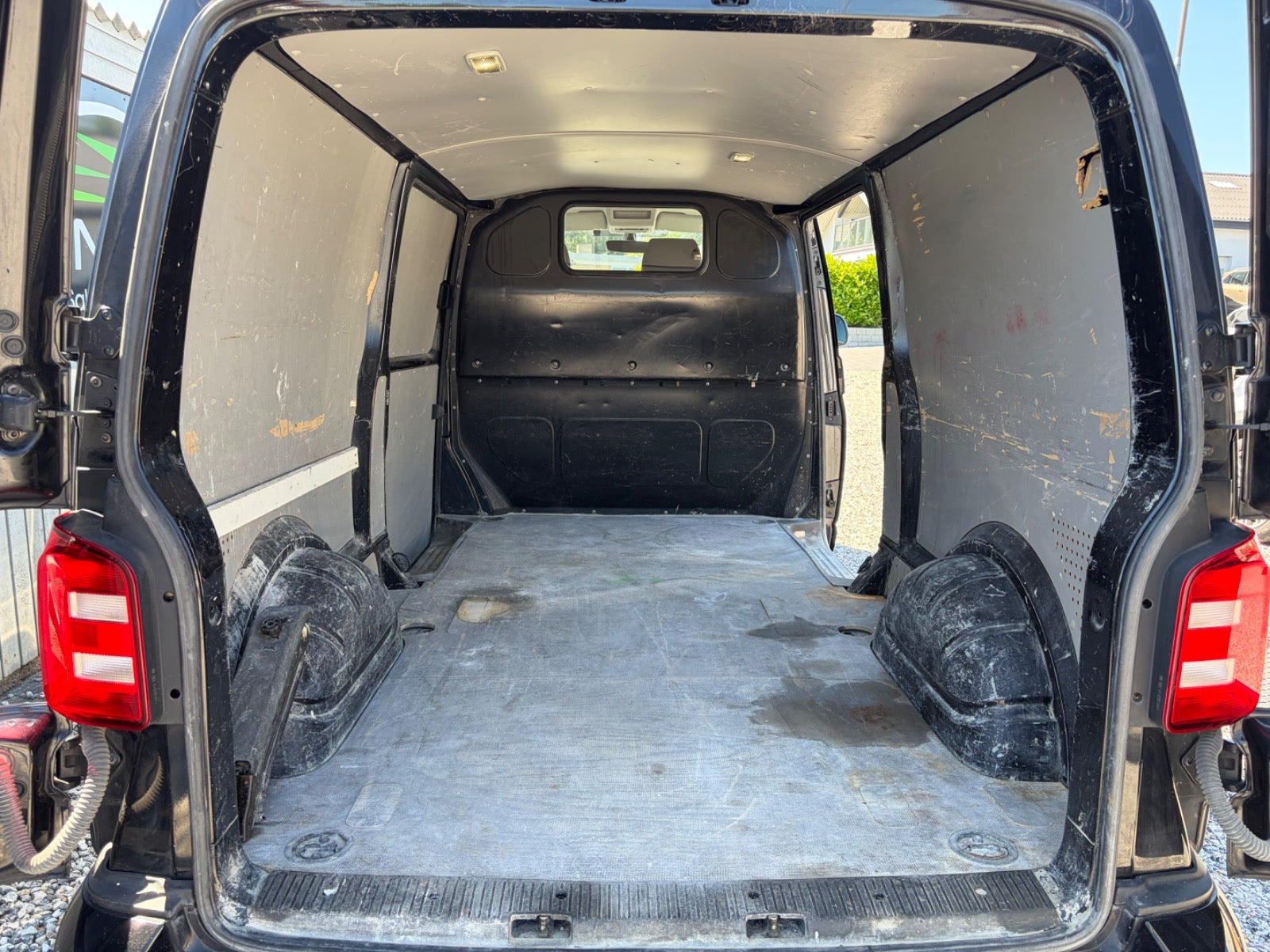 Sort VW Transporter fra 2017