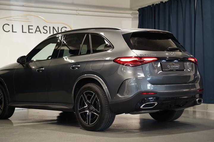 Grå Mercedes GLC300 de fra 2023