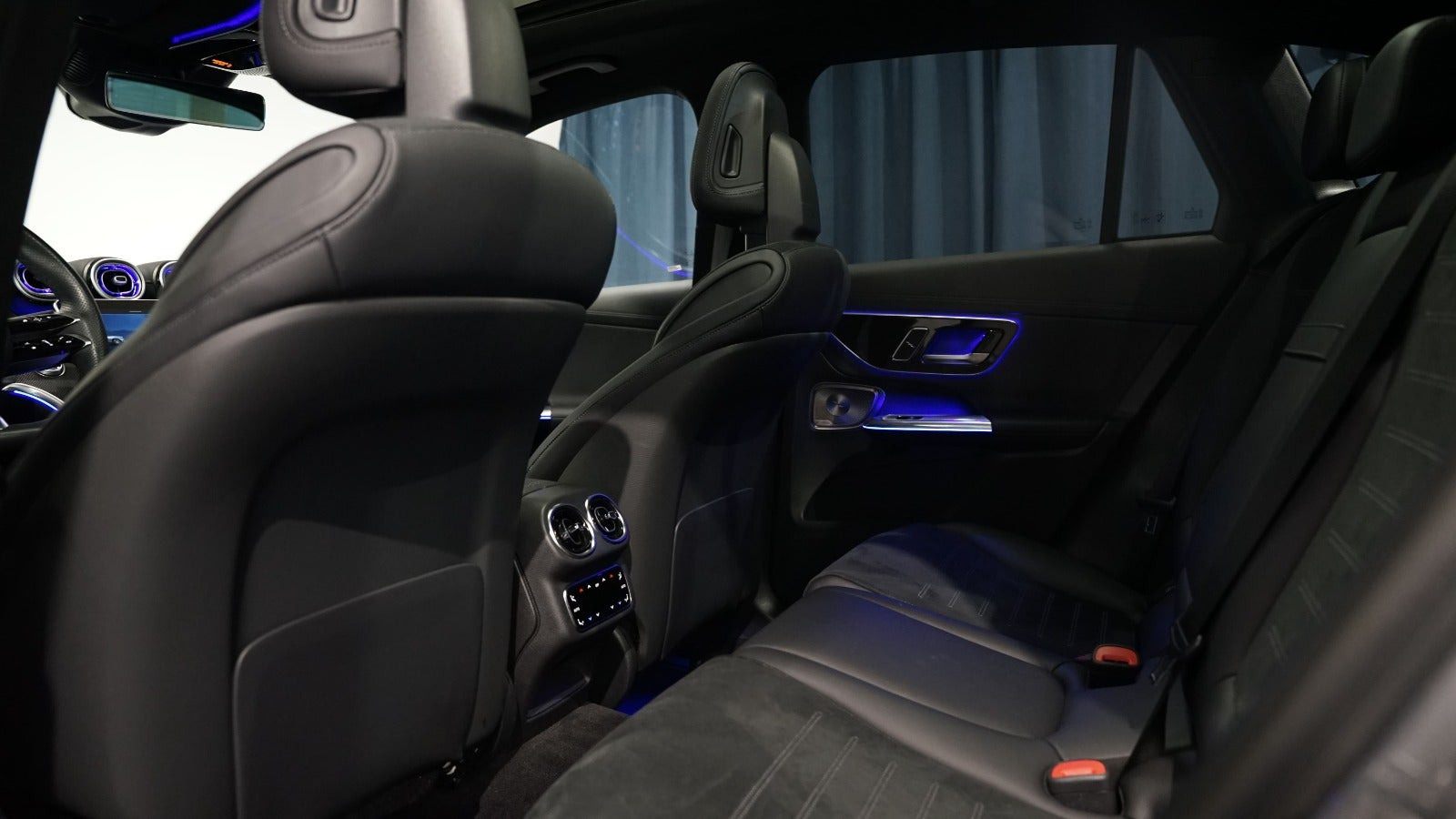 Grå Mercedes GLC300 de fra 2023