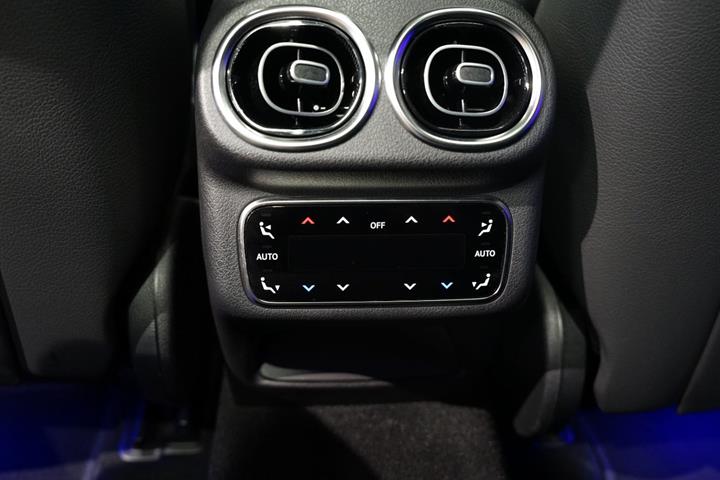 Grå Mercedes GLC300 de fra 2023