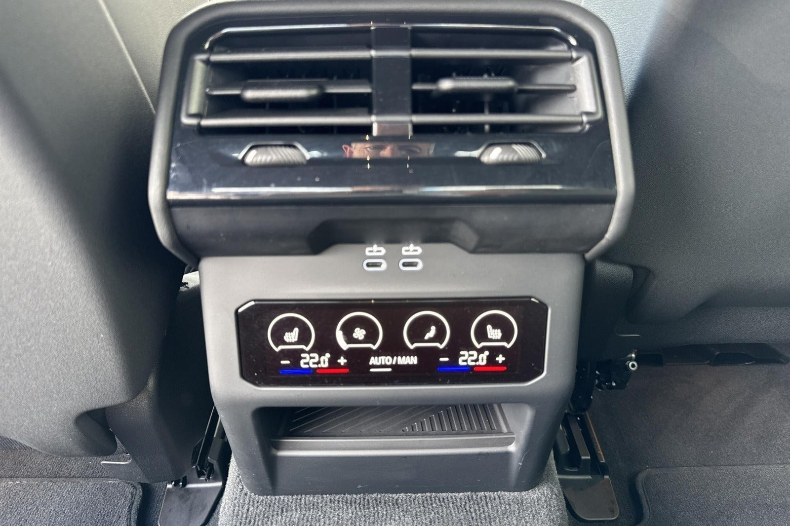 Grå BMW i5 fra 2025