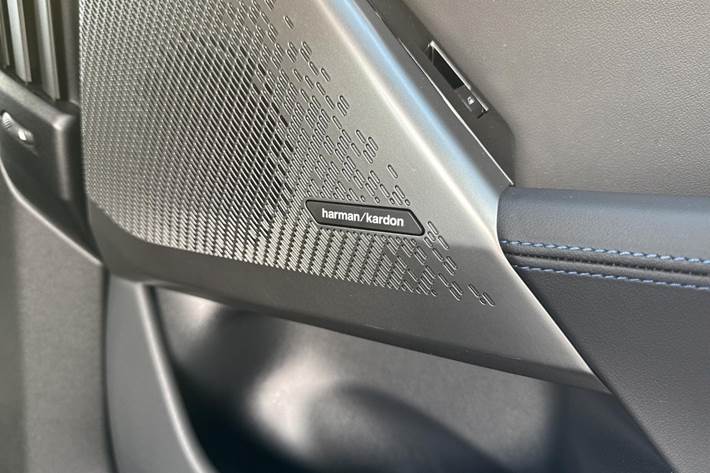 Grå BMW i5 fra 2025