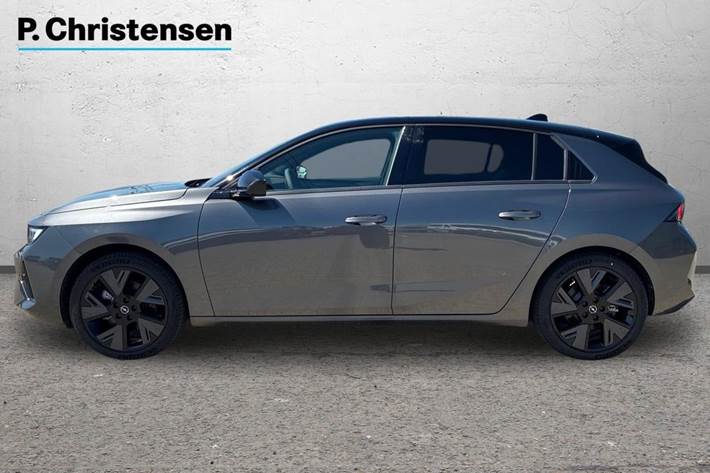 Grå Opel Astra-e fra 2024