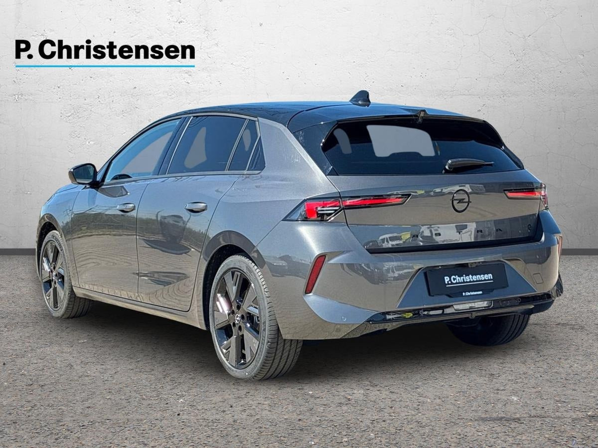 Grå Opel Astra-e fra 2024