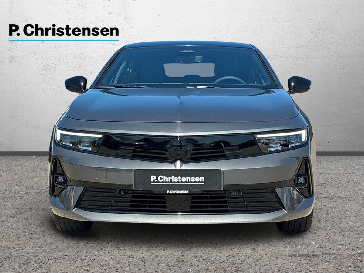 Grå Opel Astra-e fra 2024