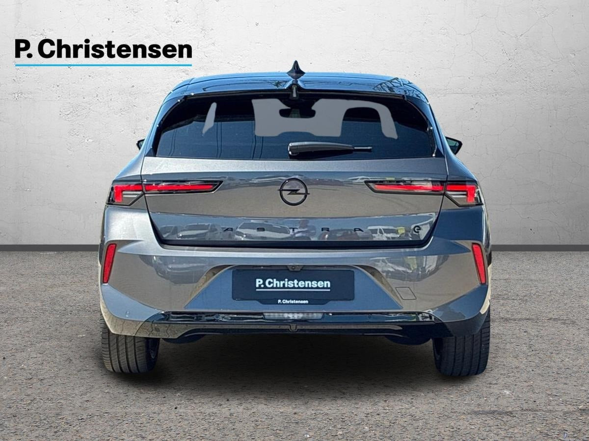 Grå Opel Astra-e fra 2024