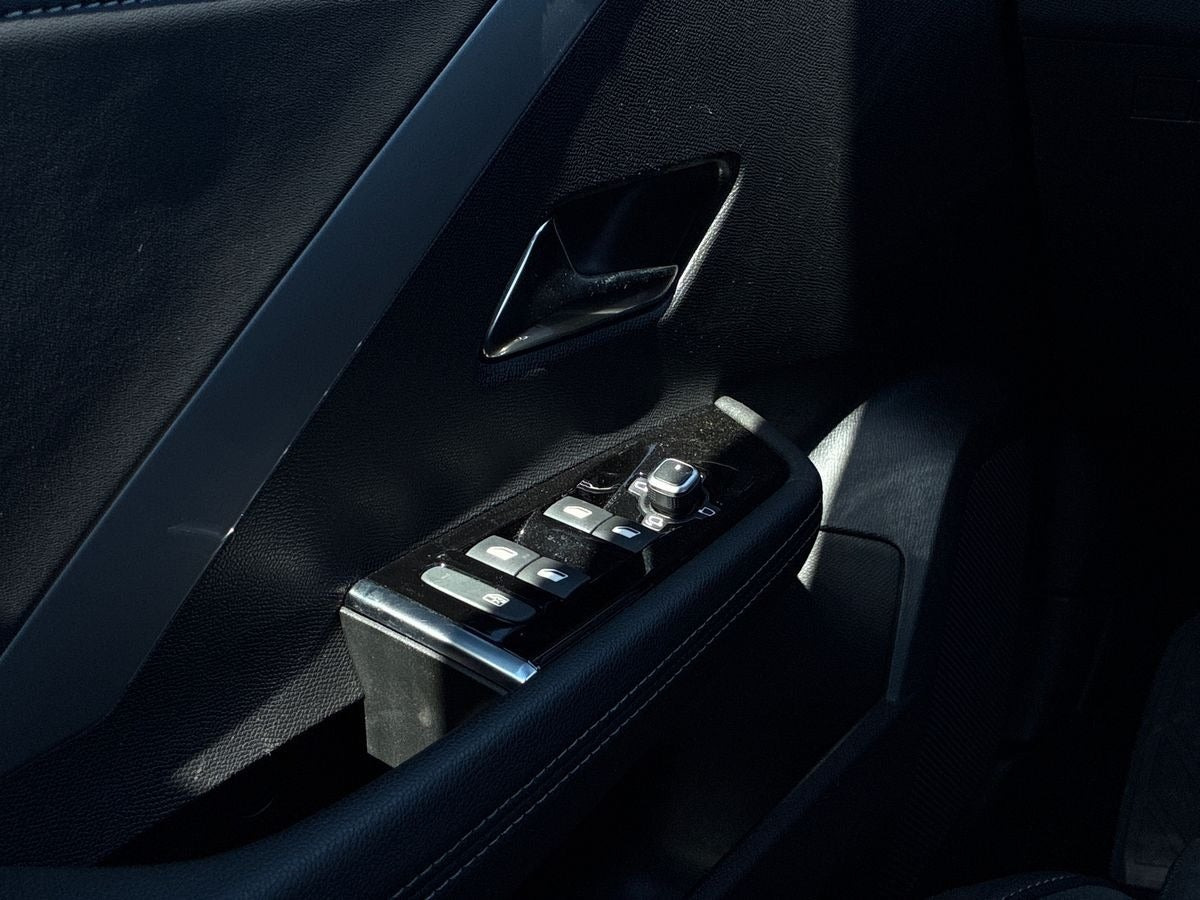 Grå Opel Astra-e fra 2024