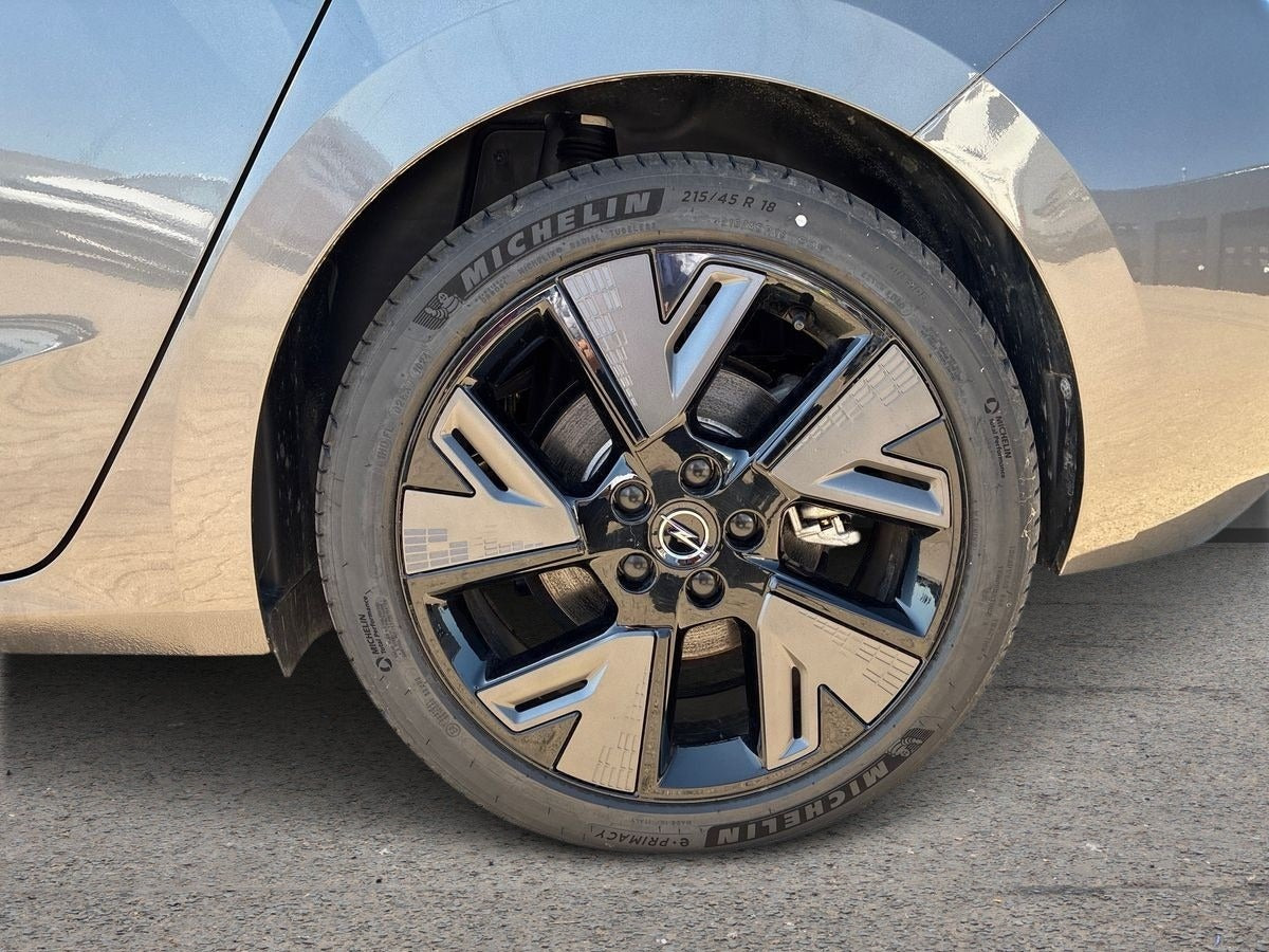 Grå Opel Astra-e fra 2024