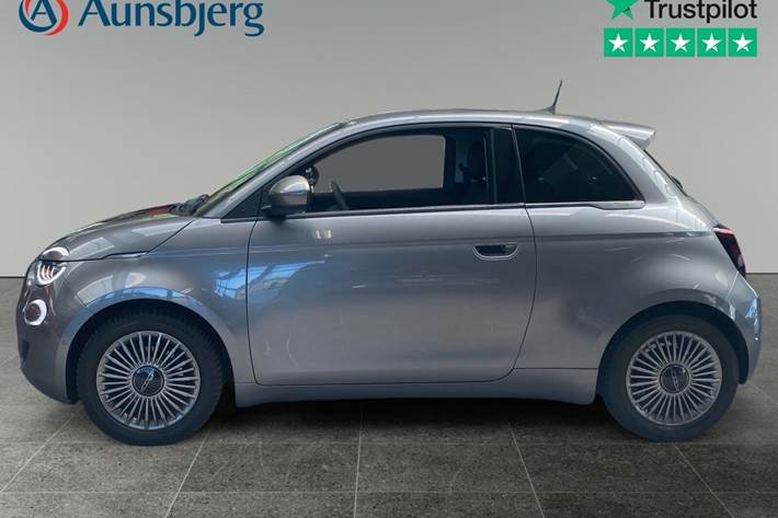 Grå Fiat 500e fra 2022