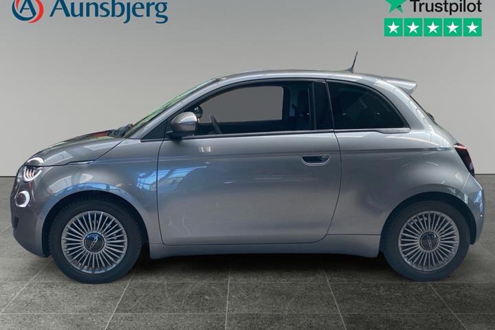 Grå Fiat 500e fra 2022