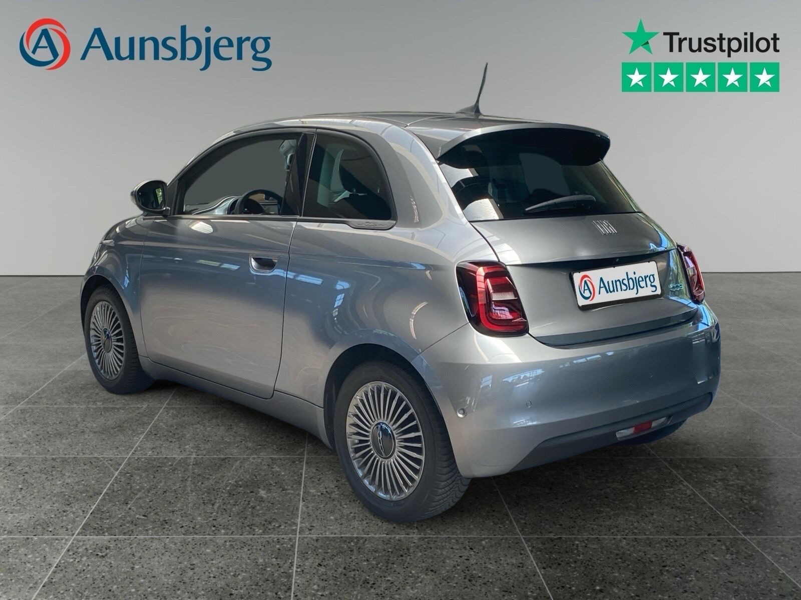 Grå Fiat 500e fra 2022