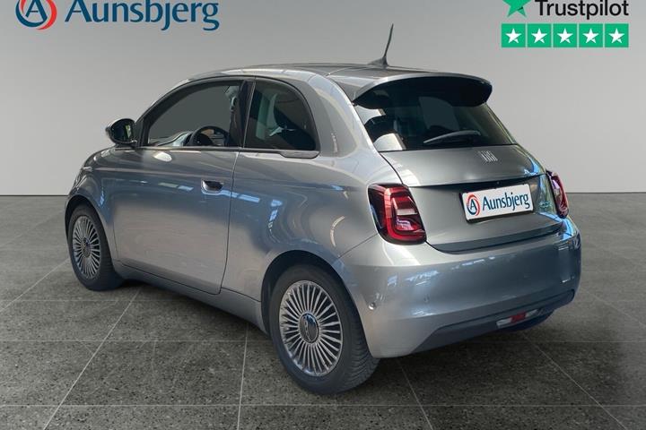 Grå Fiat 500e fra 2022
