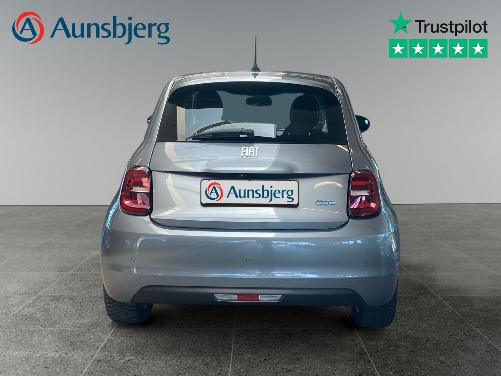 Grå Fiat 500e fra 2022