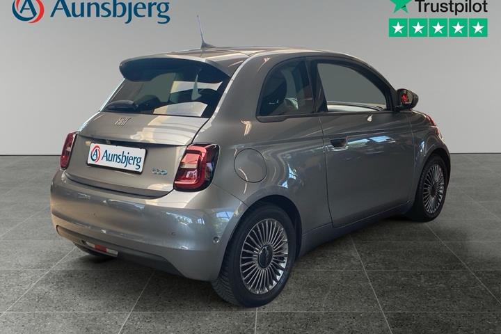 Grå Fiat 500e fra 2022
