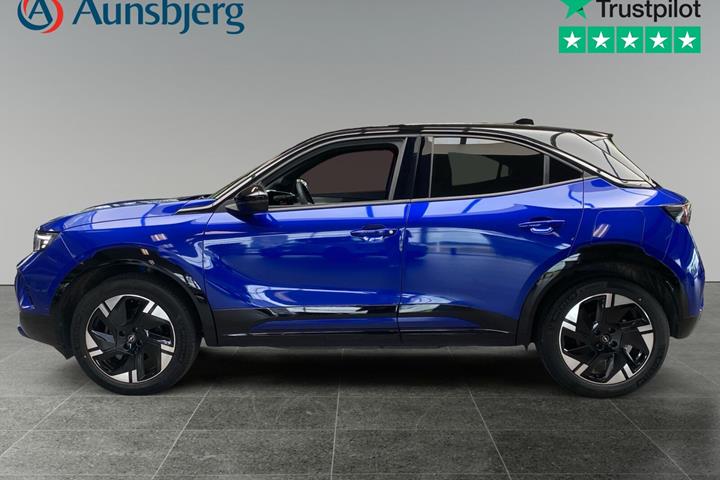 Blå Opel Mokka-e fra 2025