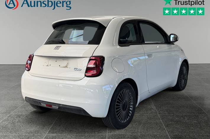 Hvid Fiat 500e fra 2022