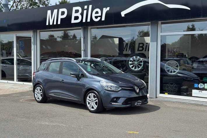 Blå Renault Clio IV fra 2016