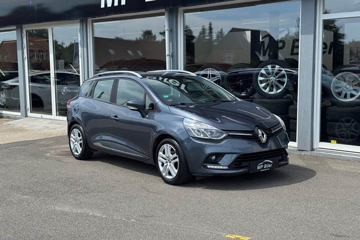 Blå Renault Clio IV fra 2016
