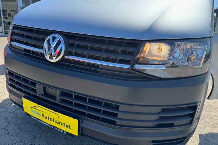 Sølv VW Transporter fra 2018