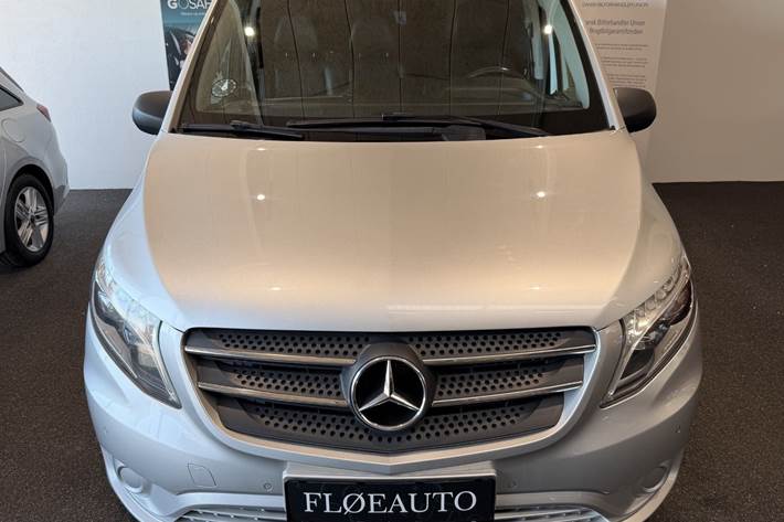 Sort Mercedes Vito 119 fra 2019