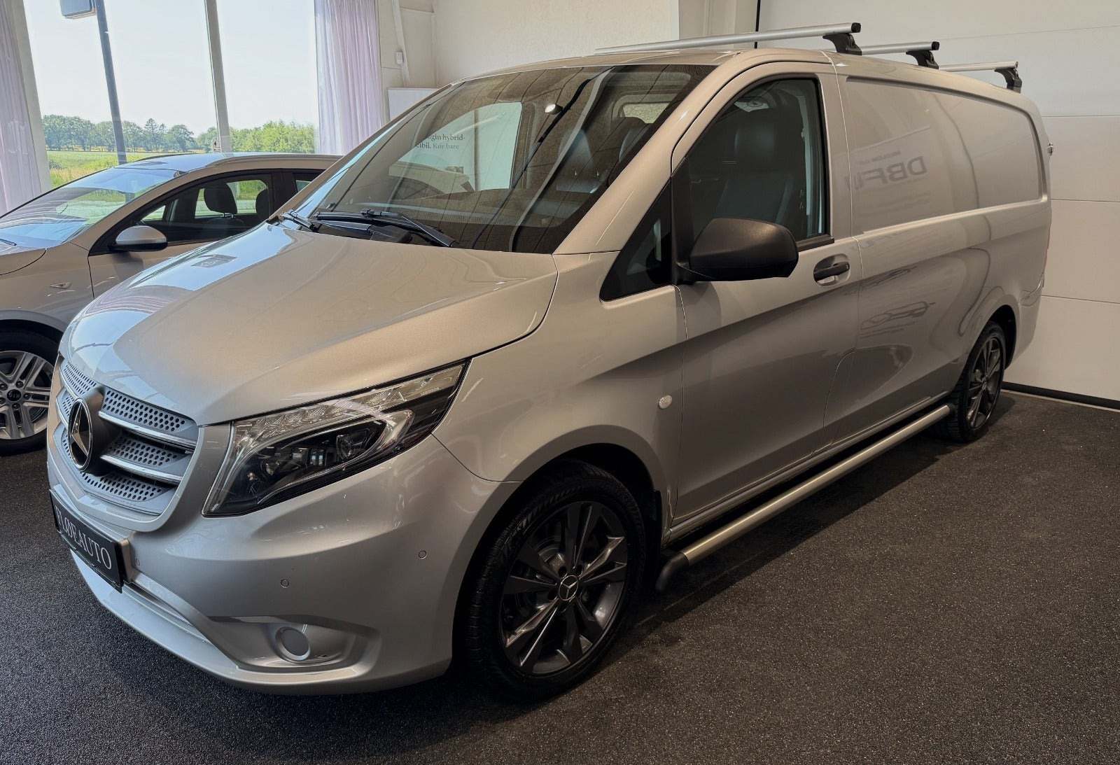 Sort Mercedes Vito 119 fra 2019
