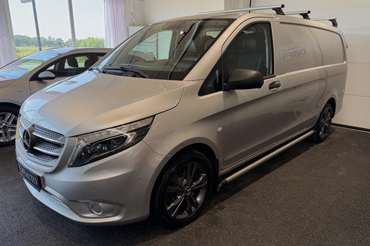 Sort Mercedes Vito 119 fra 2019