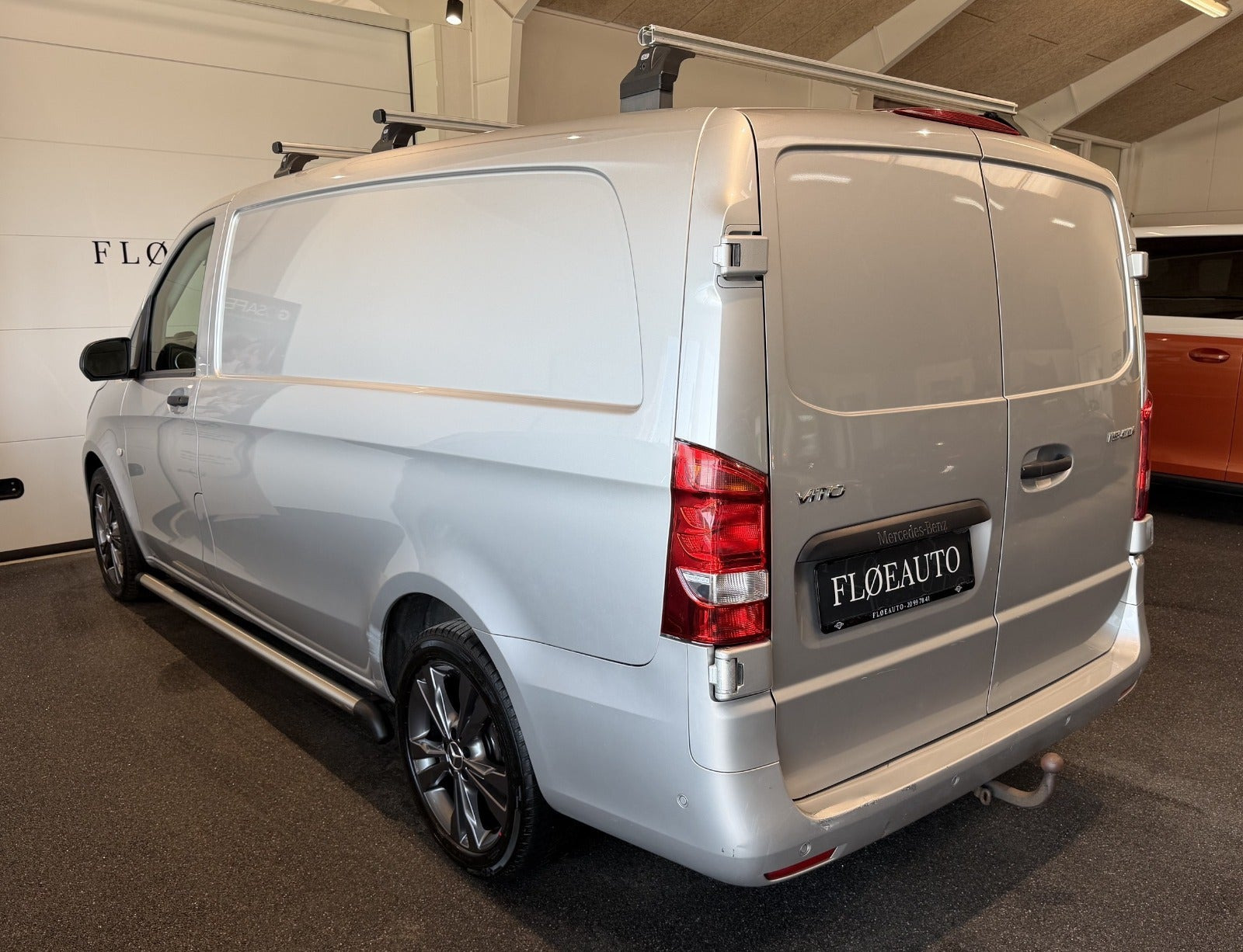 Sort Mercedes Vito 119 fra 2019