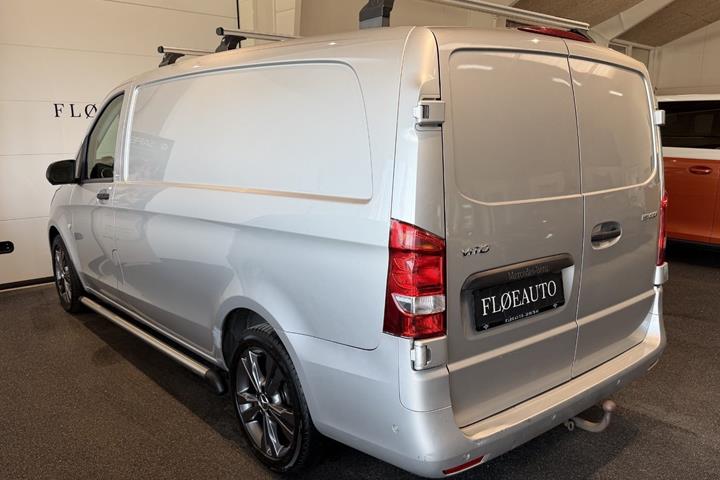 Sort Mercedes Vito 119 fra 2019