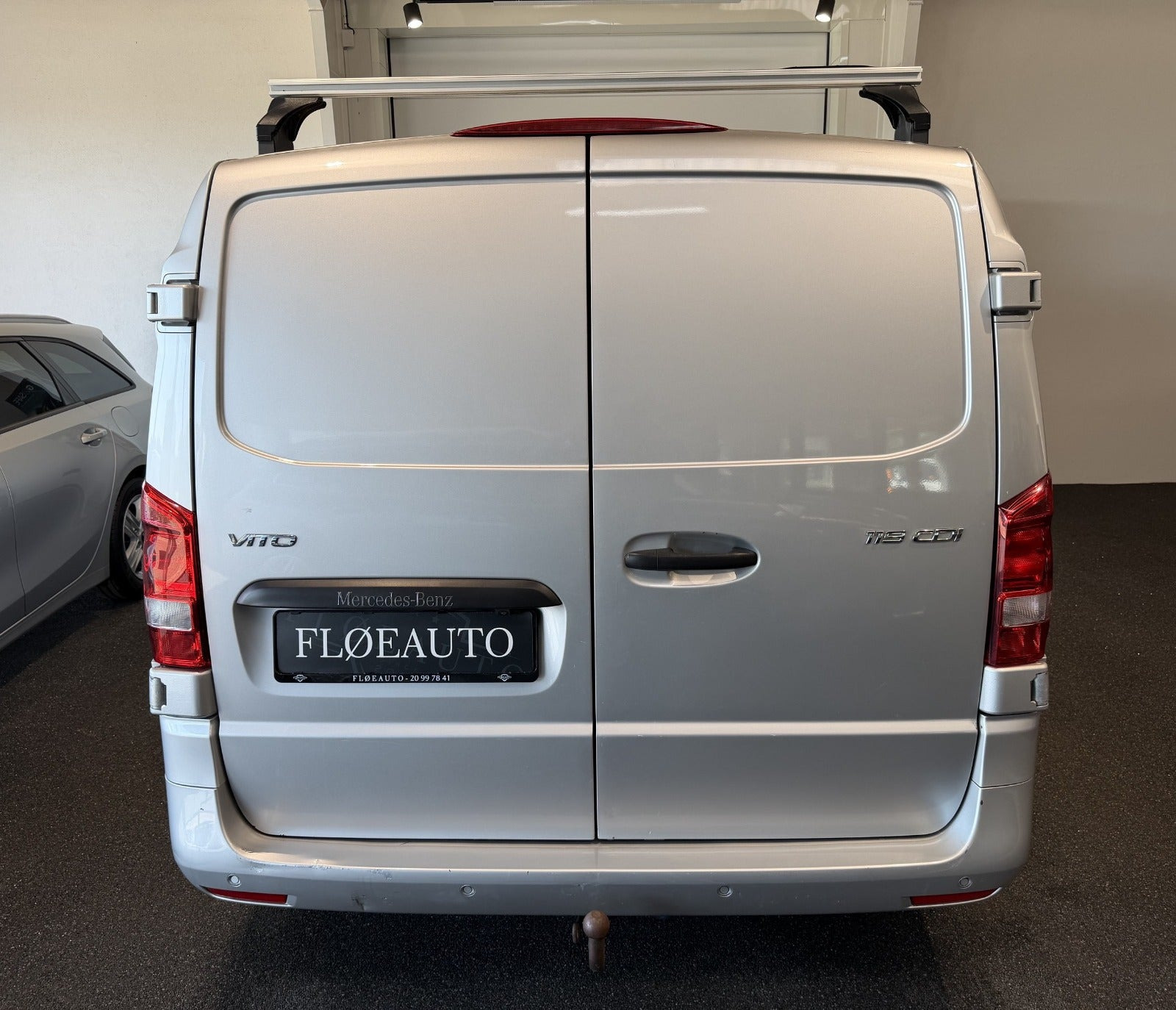 Sort Mercedes Vito 119 fra 2019