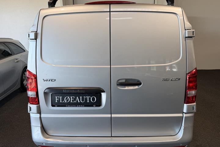 Sort Mercedes Vito 119 fra 2019