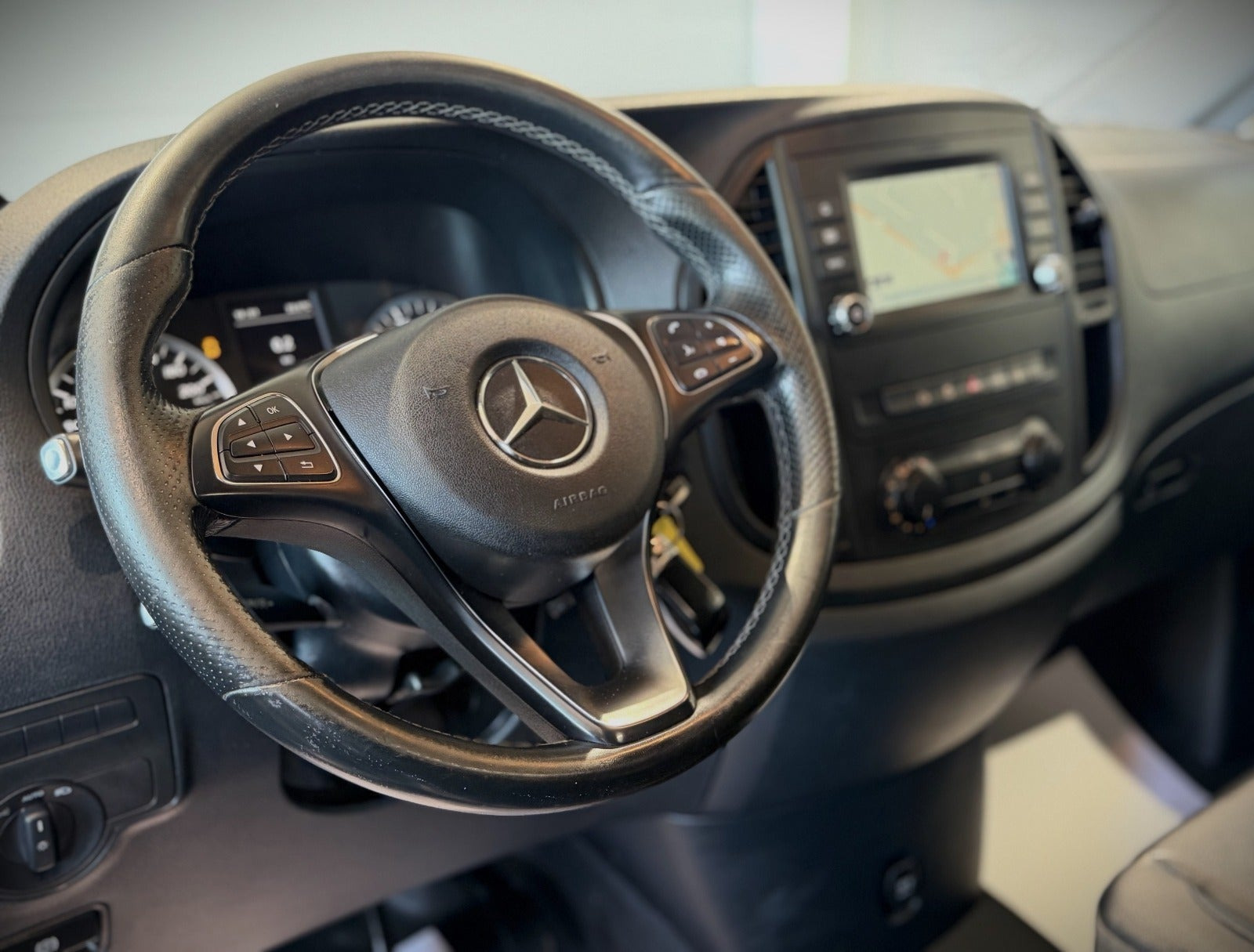 Sort Mercedes Vito 119 fra 2019