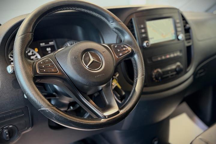 Sort Mercedes Vito 119 fra 2019