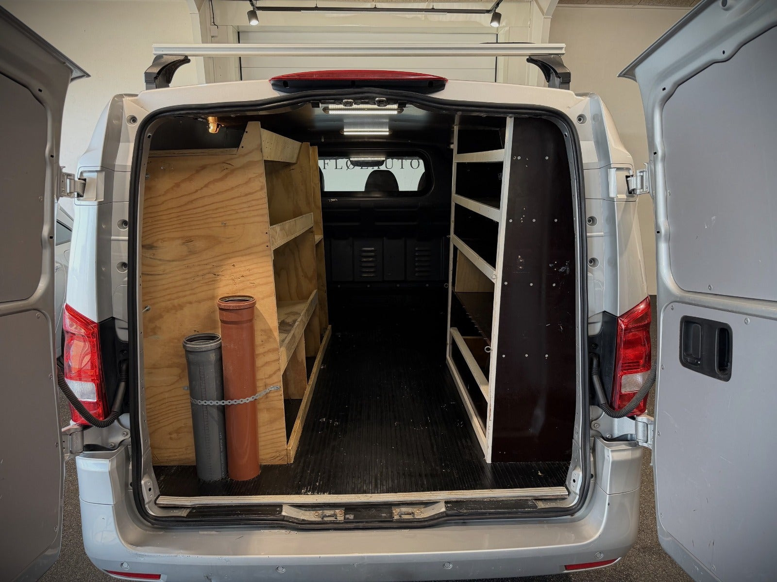 Sort Mercedes Vito 119 fra 2019