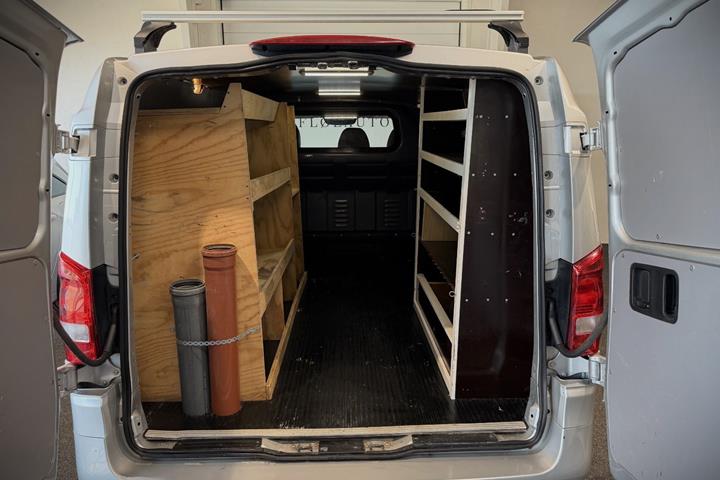 Sort Mercedes Vito 119 fra 2019