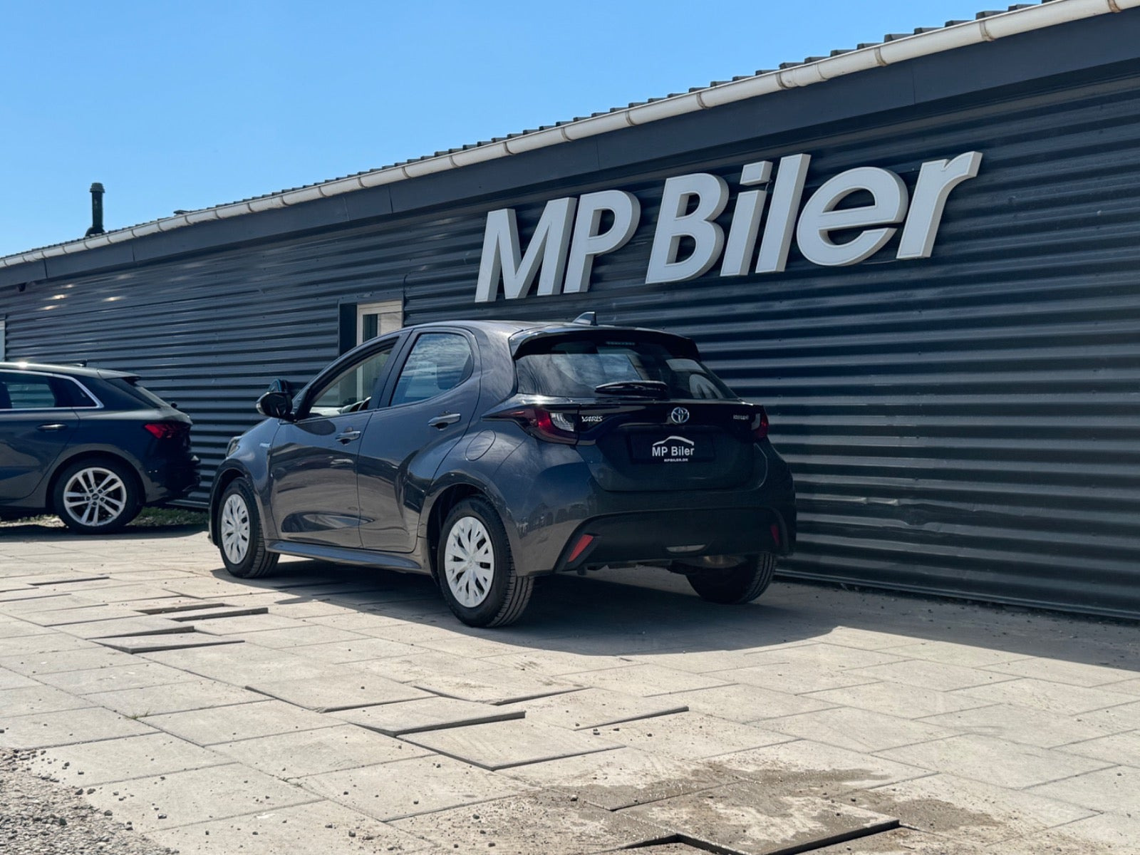 Sort Toyota Yaris fra 2021
