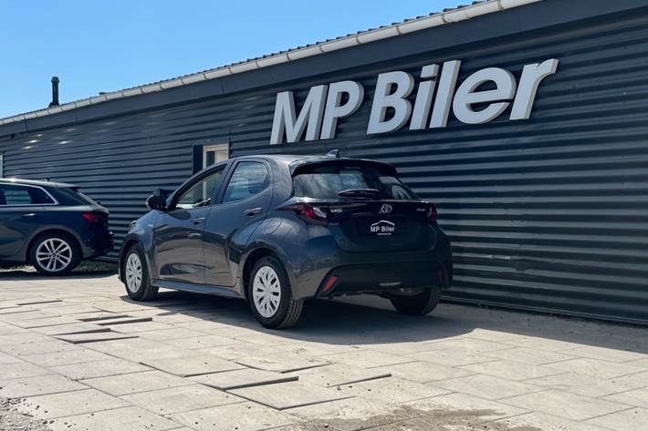 Sort Toyota Yaris fra 2021