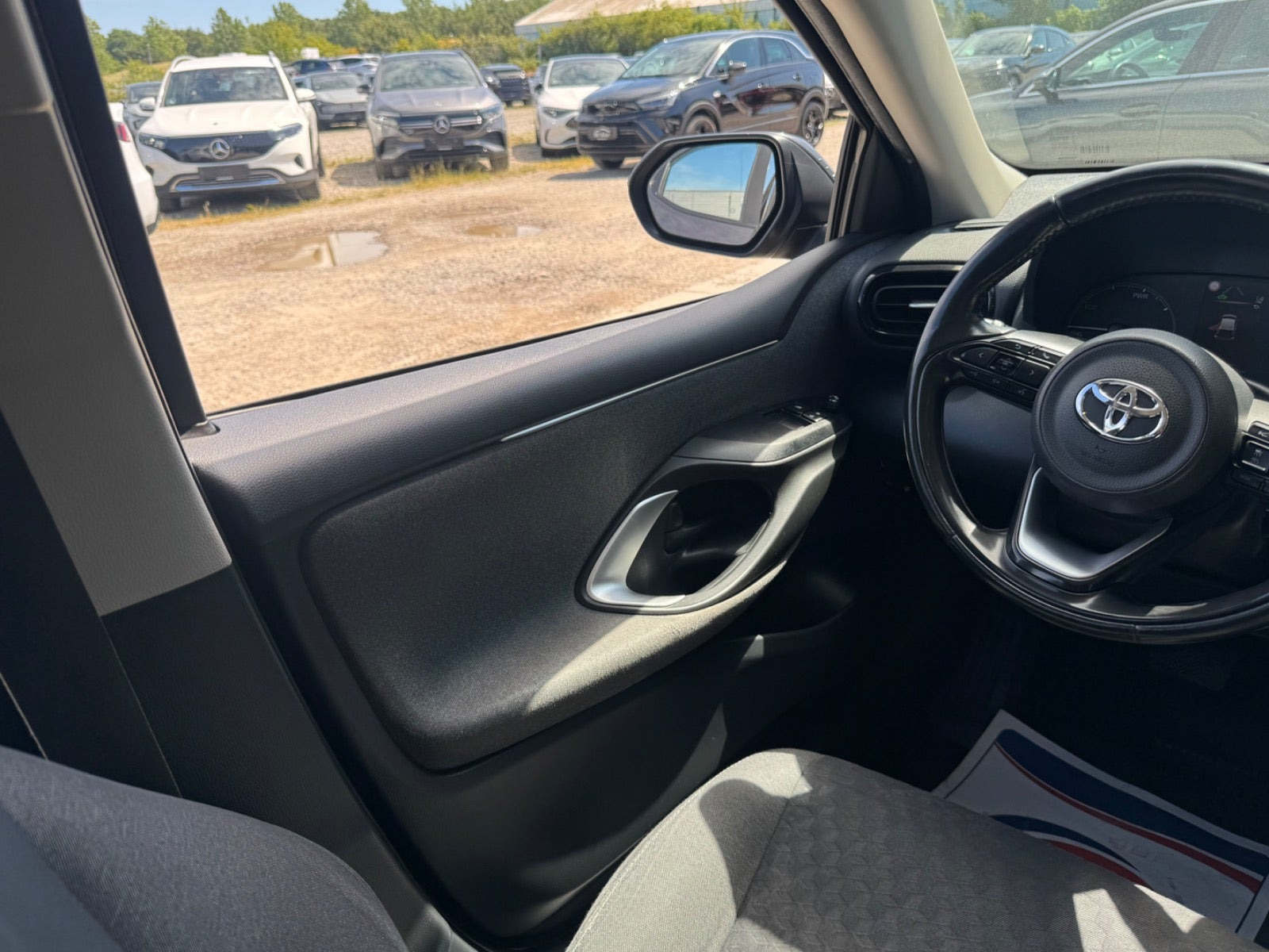 Sort Toyota Yaris fra 2021