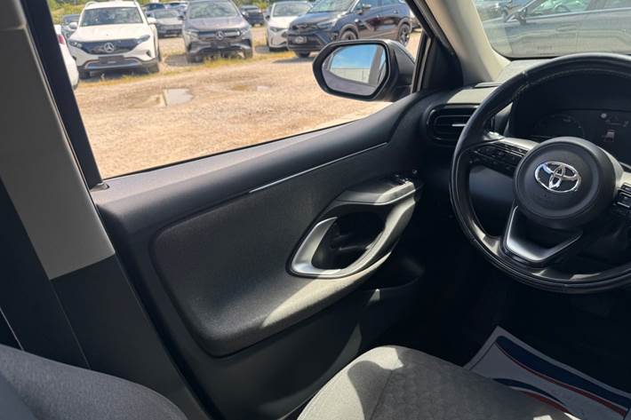Sort Toyota Yaris fra 2021