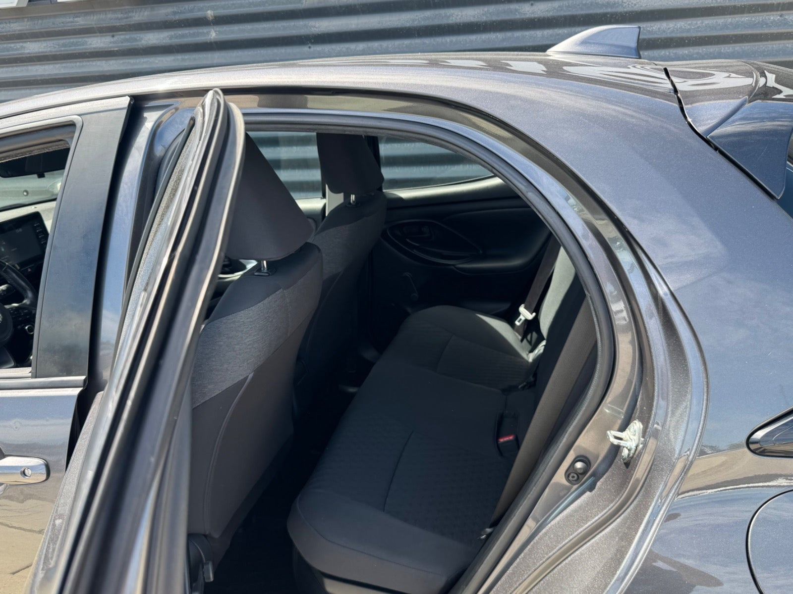 Sort Toyota Yaris fra 2021
