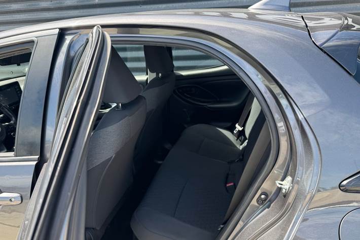 Sort Toyota Yaris fra 2021