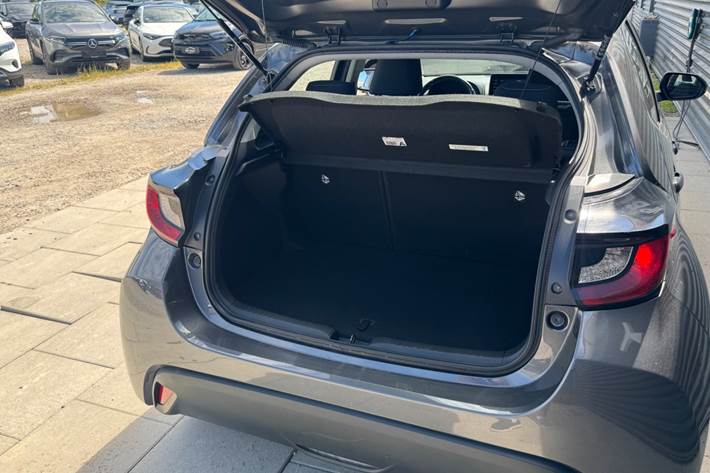 Sort Toyota Yaris fra 2021