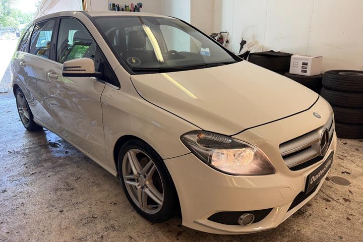 undefined Mercedes B180 fra 2013 set udefra